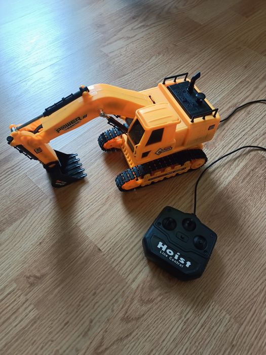 Excavator cu telecomanda