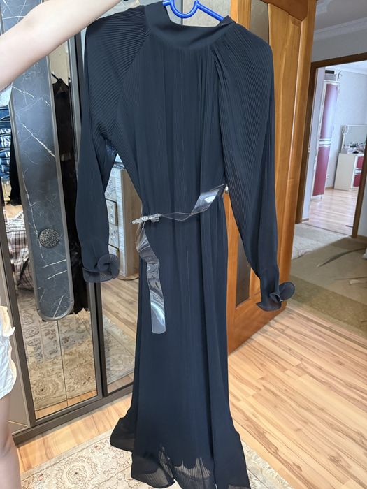 Платья б/у, очень хорошое качество, надевалось 1 раз