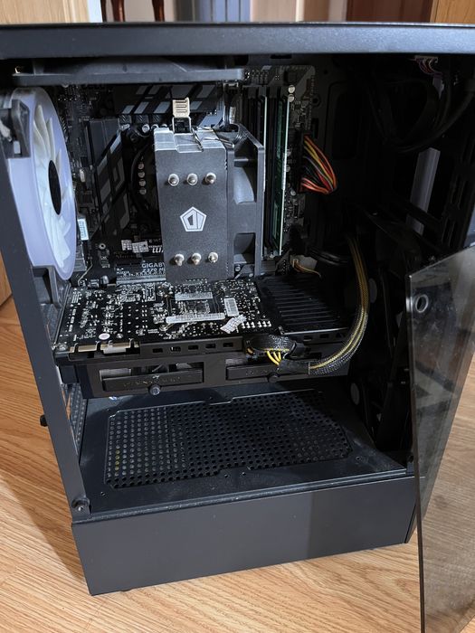 Vand 2 Unitati Desktop PC Gaming 1550 amandoua!