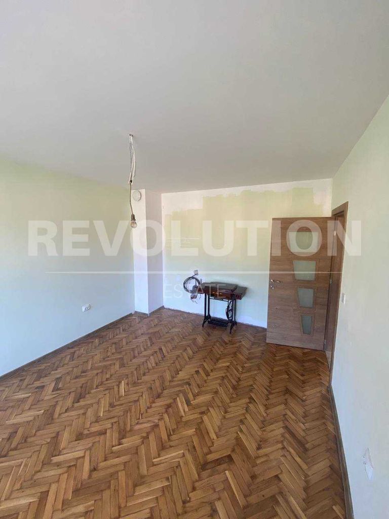 Продава се Многостаен апартамент в с. Левски, Област Варна - 96 кв.м за 1750 €/кв.м - Снимка #2