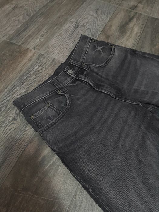 Pantaloni scurti distressed Zara