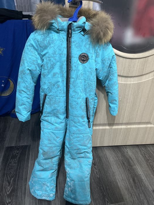 Продам комбез зимний , лыжный не продуваемый. На рост 116 см .