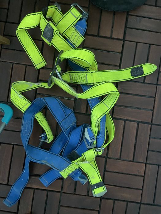 Ham lucru la înălțime.protecție anti cădere pentru schelari