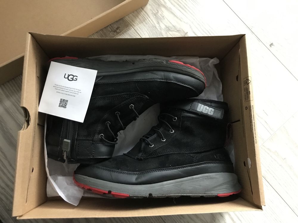UGG impermeabil Arren baieti numarul 38 (24.5 cm)