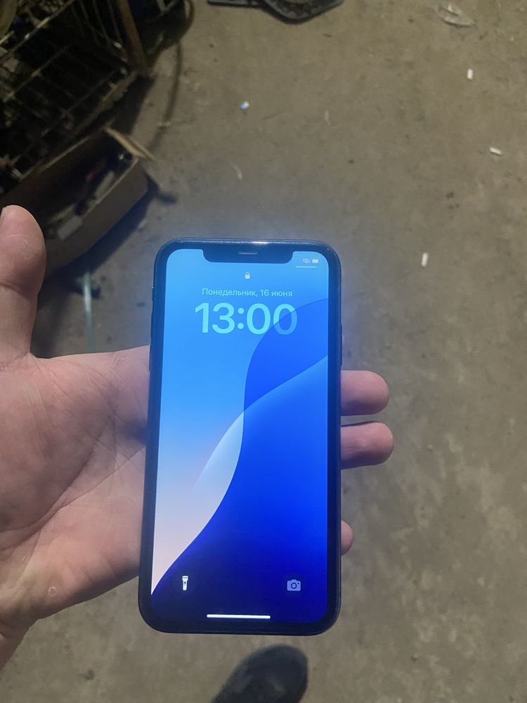 Продам два Айфона 11