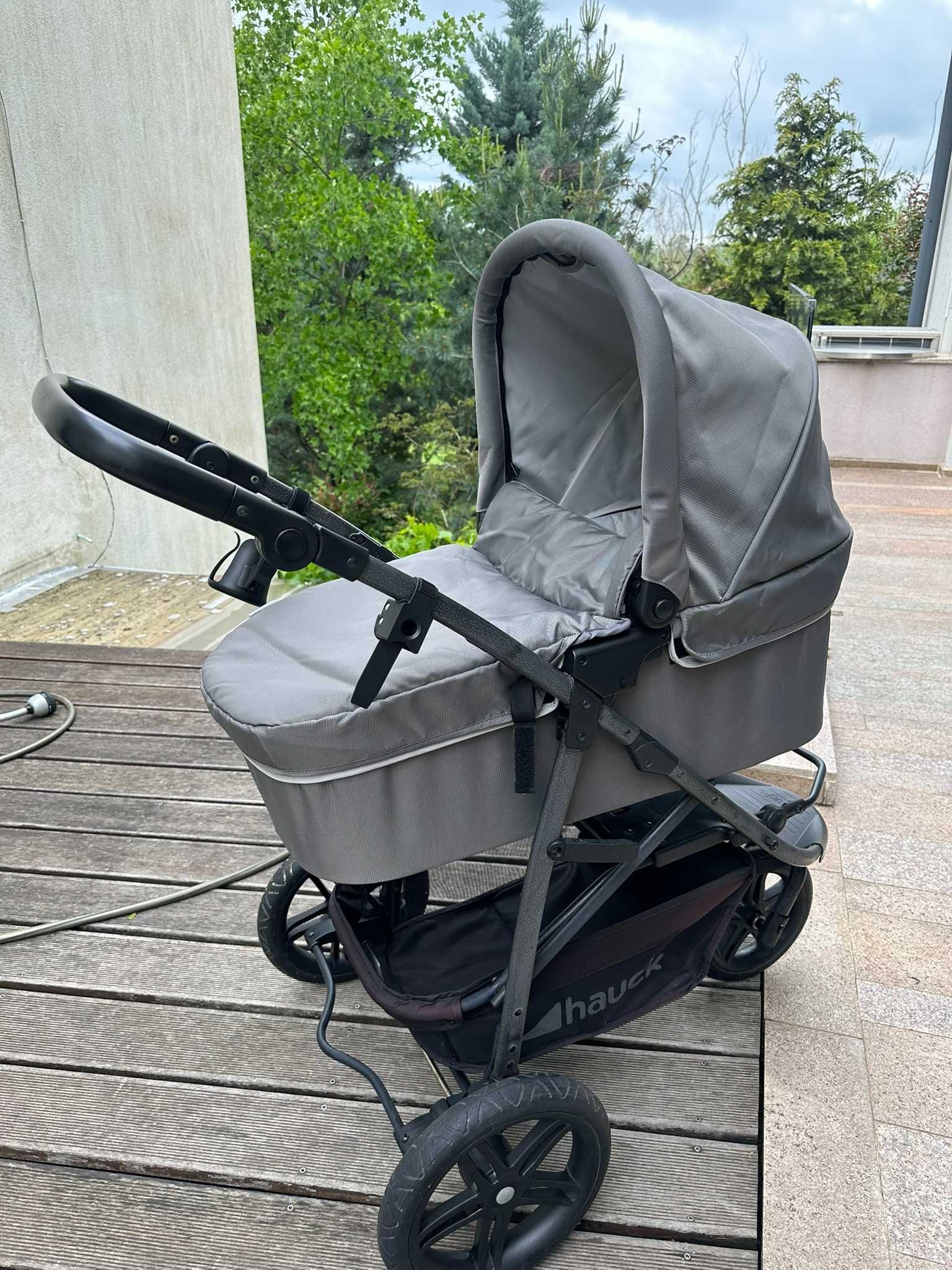Cărucior Hauck 3 în 1 + alte accesorii