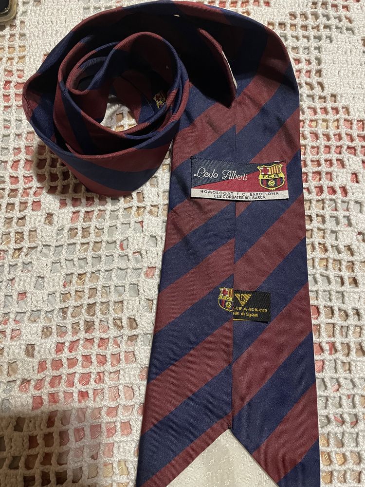 Официална вратовръзка на Барселона