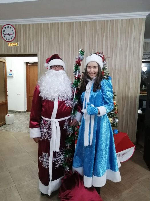 Продаю Костюмы Деда Мороза и Снегурочки