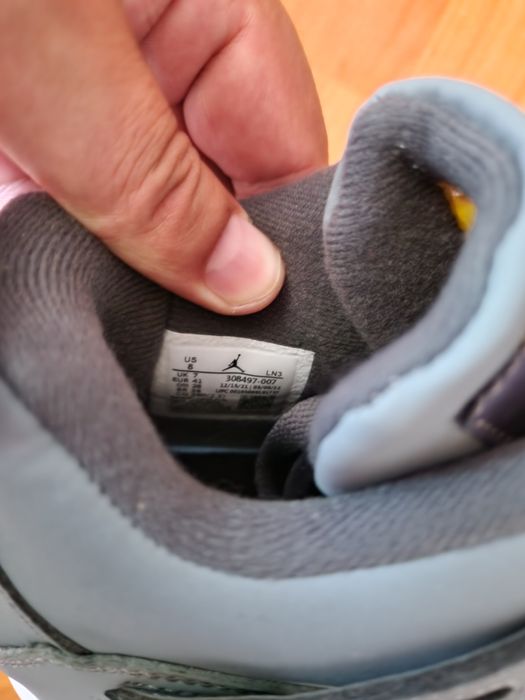 Adidași Jordan patru