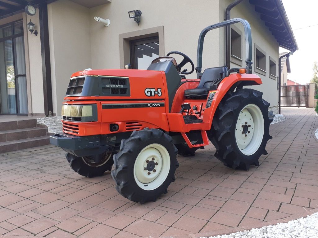 Tractor japonez kubota 23 cp  4 pistoane