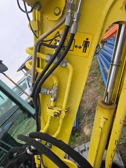 Miniexcavator yanmar