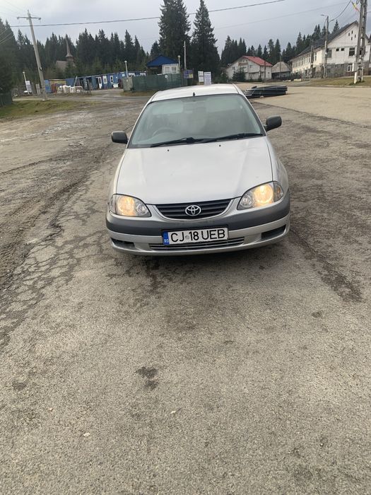 Vand Toiota Avensis 1,8 benzina 2001