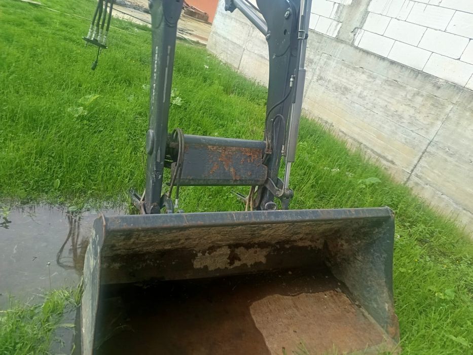 vând încărcător frontal marca Stoll