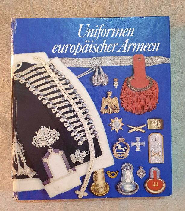 Военни униформи, брони, медали, значки, инструменти - 12 справочника