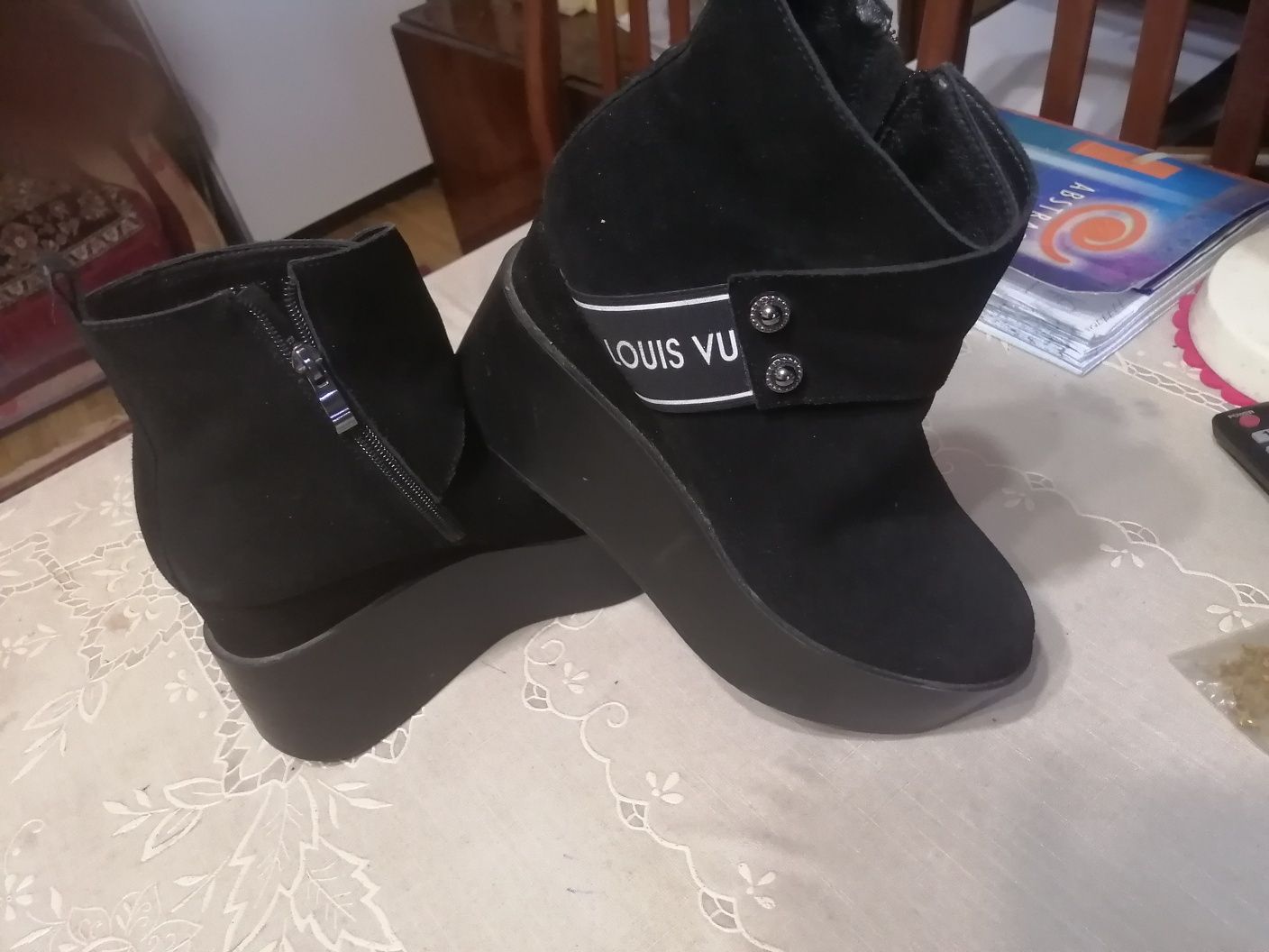 Женские замшевые чёрные новые туфли,