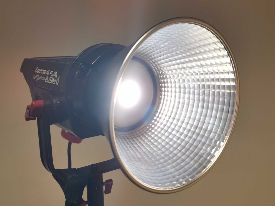 Aputure Light Storm COB 120D диодно постоянно осветление