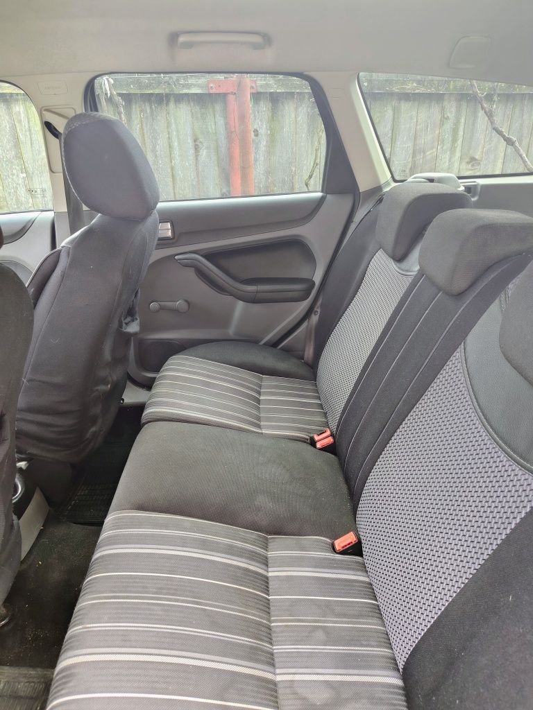Ford Focus Mk2  Facelift Combi 1.6 TDCi – Stare bună, , dotări utile!