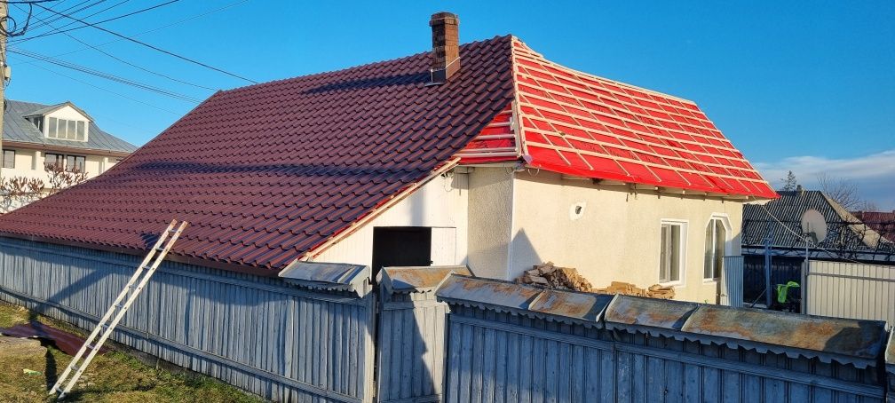 Executăm acoperișuri dela a la z
 Mici sau marii  reparații de urgență