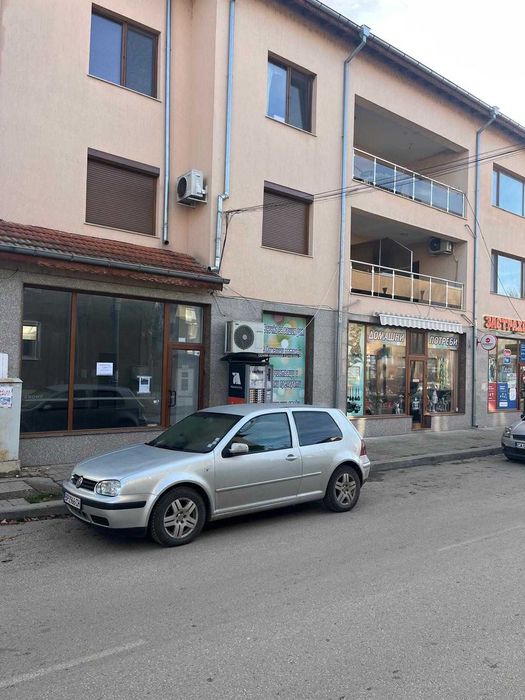 офис/магазин 75кв м широк център мездра,оживен район 6 съседни магазин