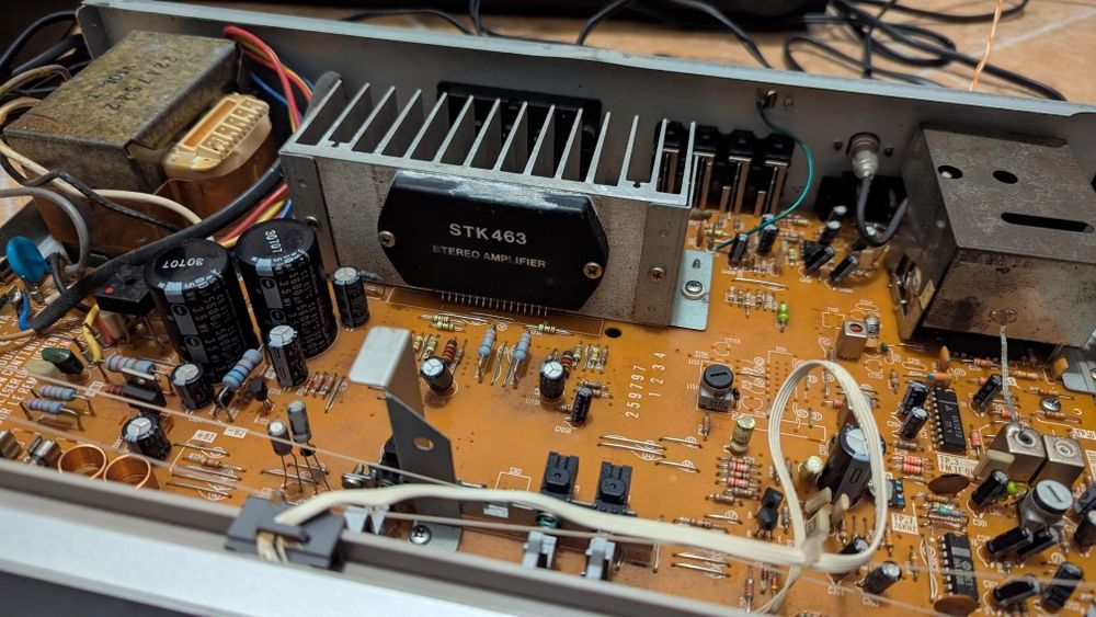 Hitachi HTA-2 amplituner