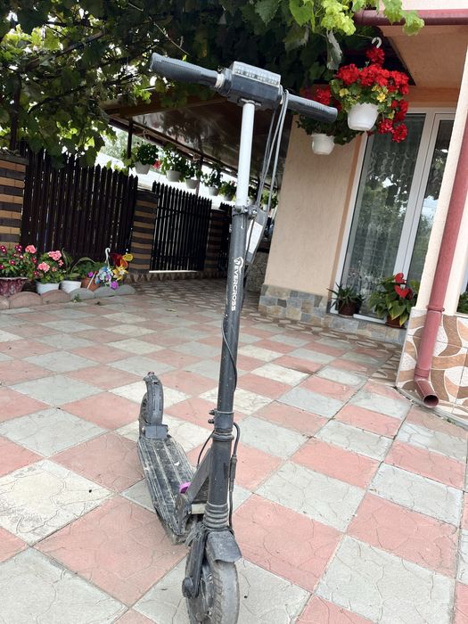 Vand trotineta electrica porneste , dar nu ii tine bateria la drum .
