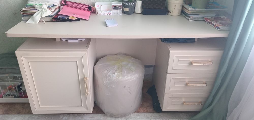 Туалетный стол,Зеркало и пуфик. Сатылады!