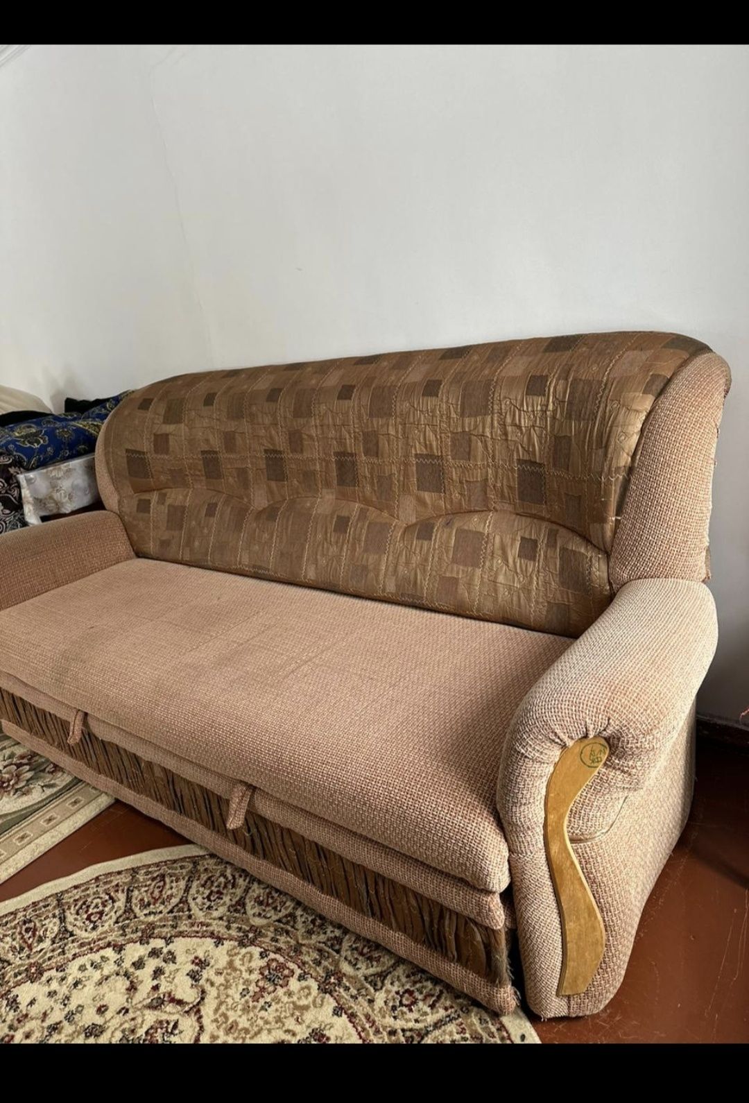 Продам срочно диван с 2 креслами