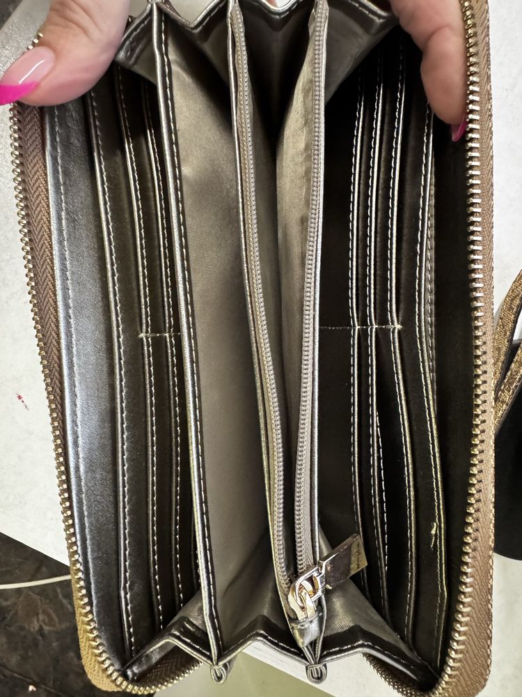 Guess портфейл в отлично състояние