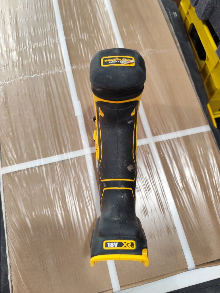 Акумулаторен прободен трион зеге Девалт DeWALT DCS335 18V