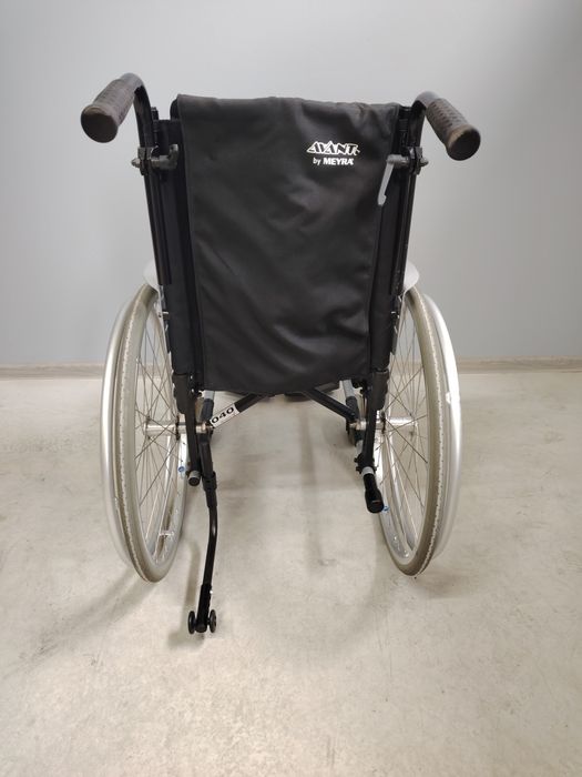 Carucior cu rotile/Fotoliu rulant pentru persoane cu handicap141