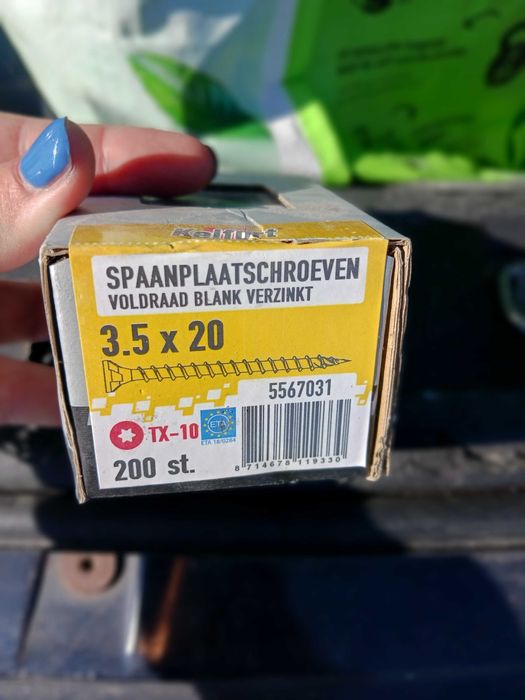 Видийки в кутия !