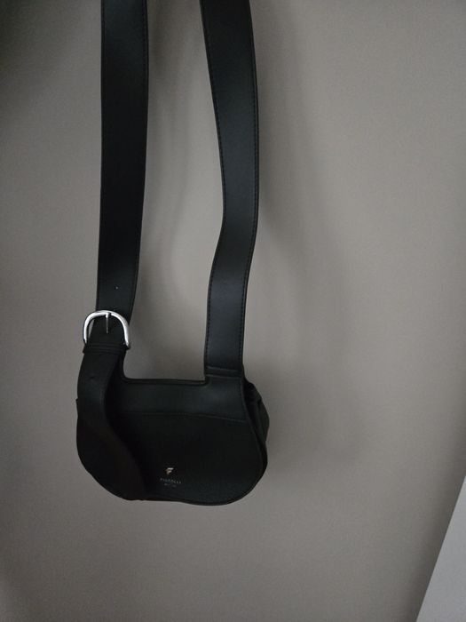 Дамска черна чанта