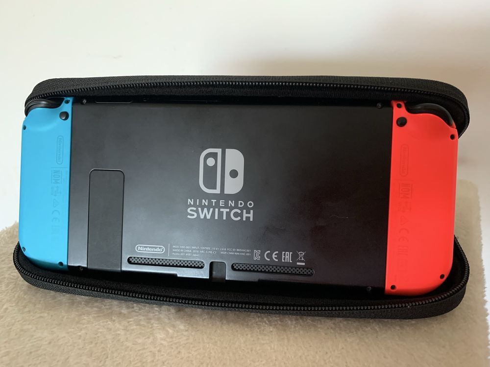 Nintendo Switch + 2 игри