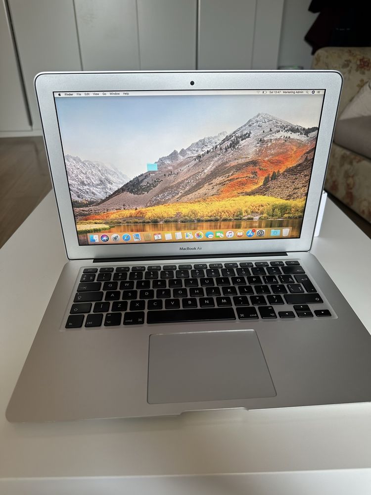 MacBook Air model A1466 (2017)