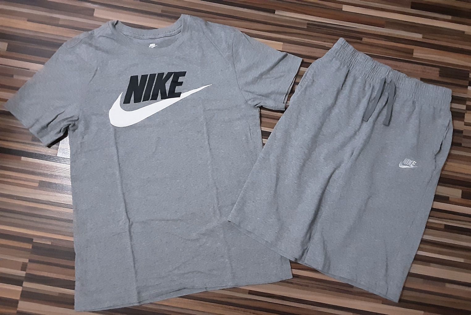 (S) NIKE оригинални тениски и къси панталони
