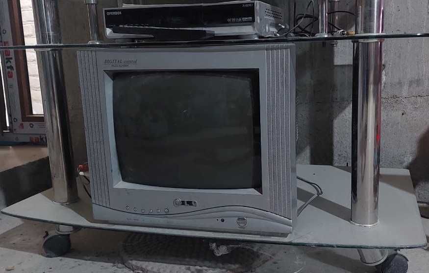 Televizor Panasonic + LG + Tuner + TV postavka tezda sotiladi.
