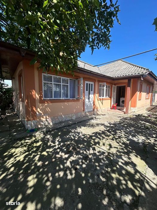 De vanzare casa 3 camere si Teren Pret 55.000 e