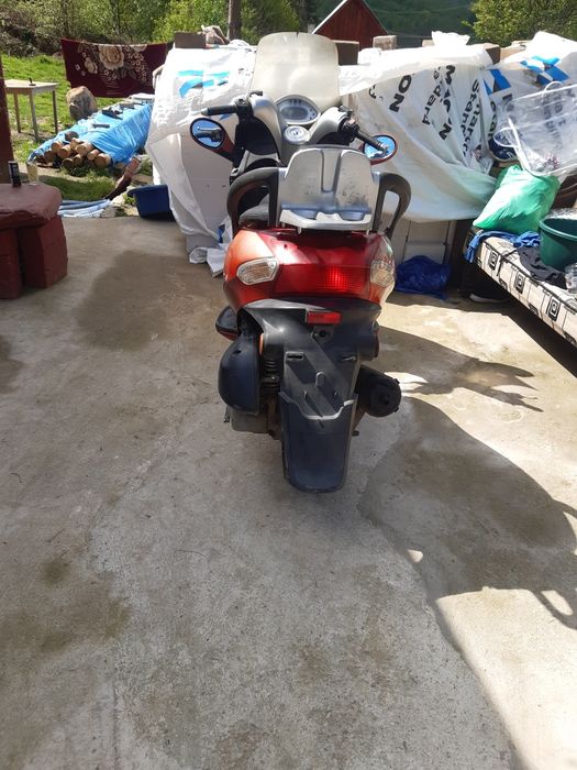 Boxa și scuter kymco