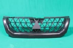 Решетка радиатора на Митсубиши Монтеро Спорт /Montero SPORT