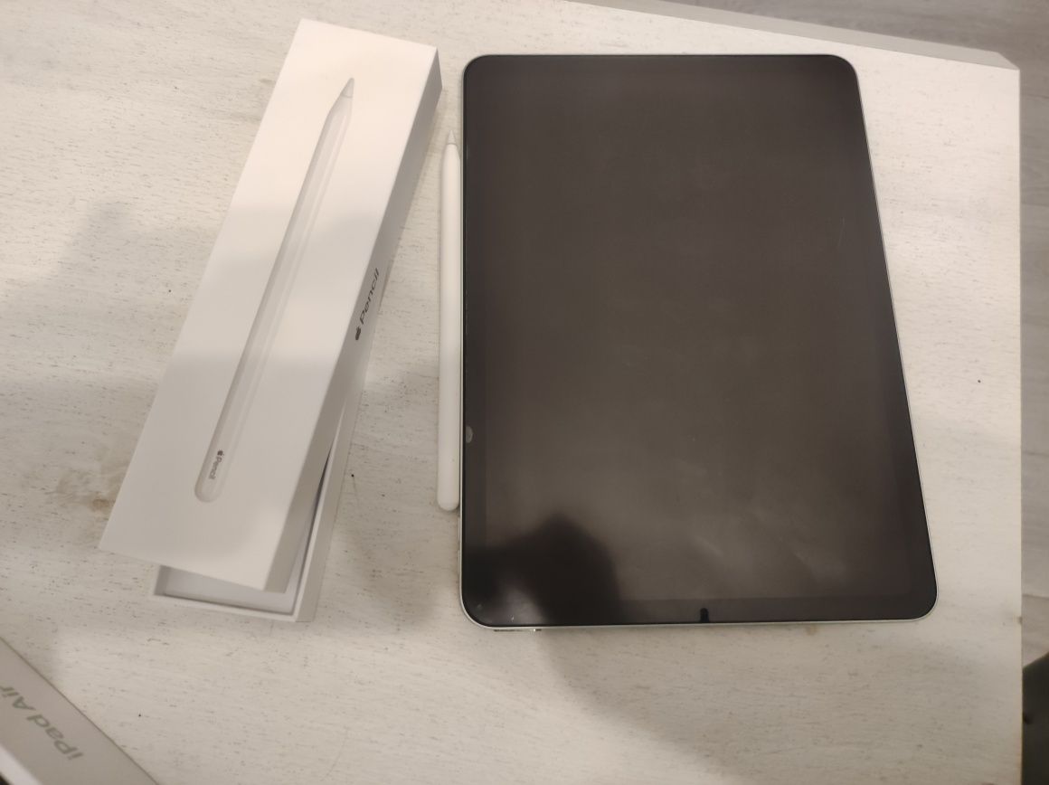 Продам Ipad air (4 поколения) и apple pencil (2 поколения)