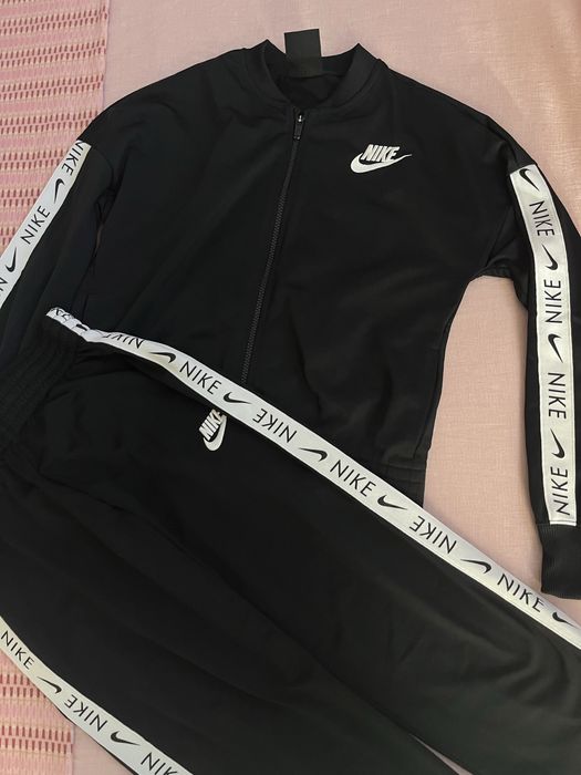 Оригинален детски спортен екип/анцуг на Nike 156/166 размер