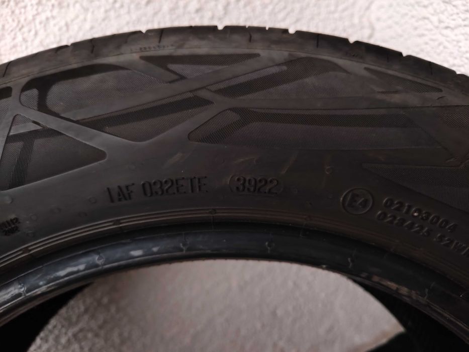 Продавам 2 броя гуми.