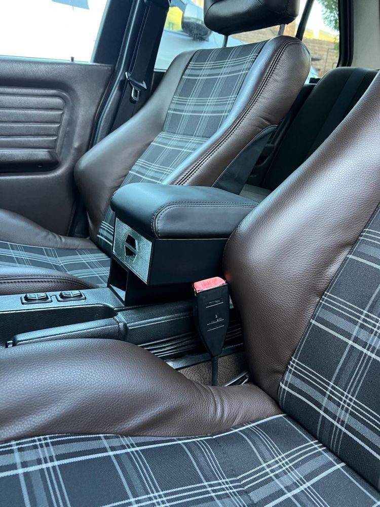 Cotiera BMW E30 cu suport de pahare