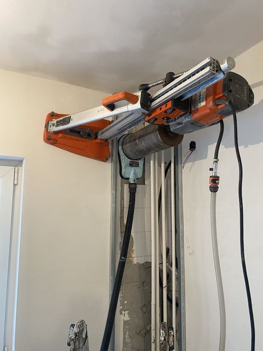 Gaură pentru Hotă Centrală – Carotare Curată în BCA, Cărămidă și Beton