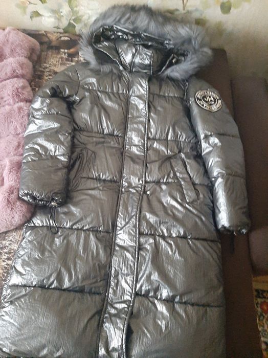Куртка длинная  металлический серый блеск,тёплая.