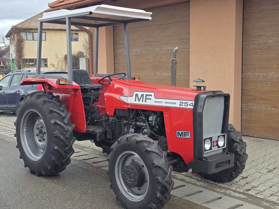 Tractor Massey Ferguson 245 4x4 54 cai Landini 5500,