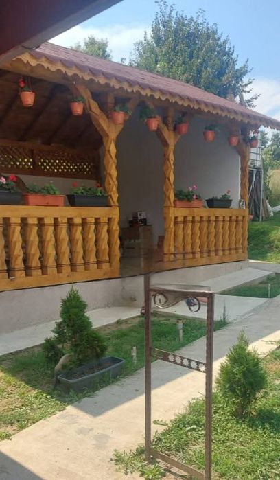 Stâlpi sculptați și scândură ornamentală!