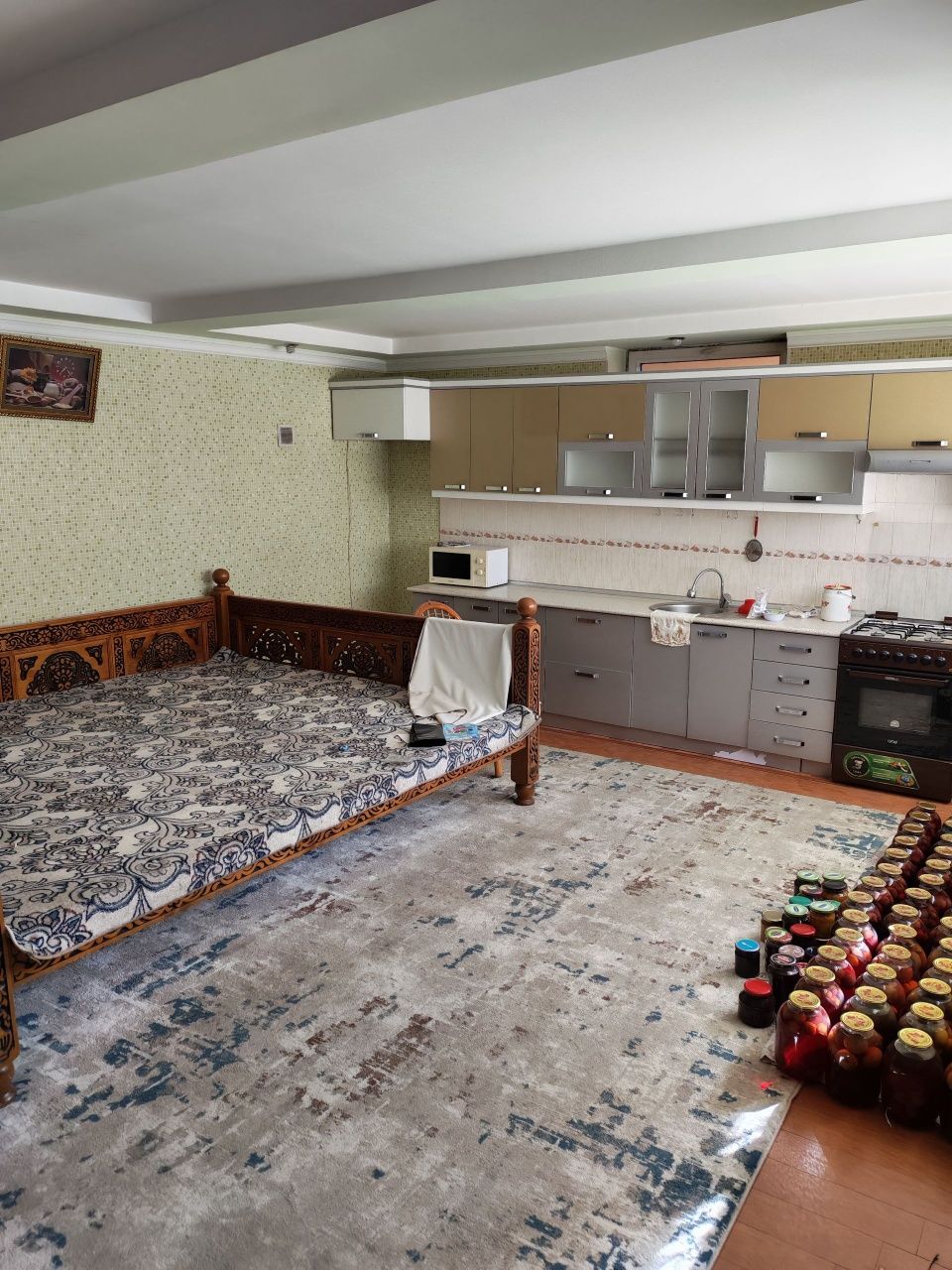 Arenda uchastka Olmos mahalla. Roxat bekati 500 metr. 10 xona
