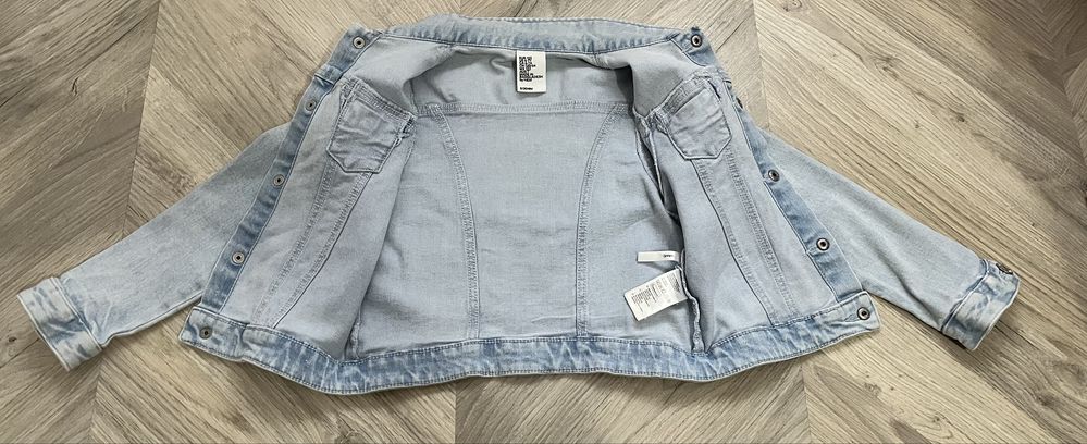 Geaca de blugi H&M pt fetite 6-7 ani/ 122 cm