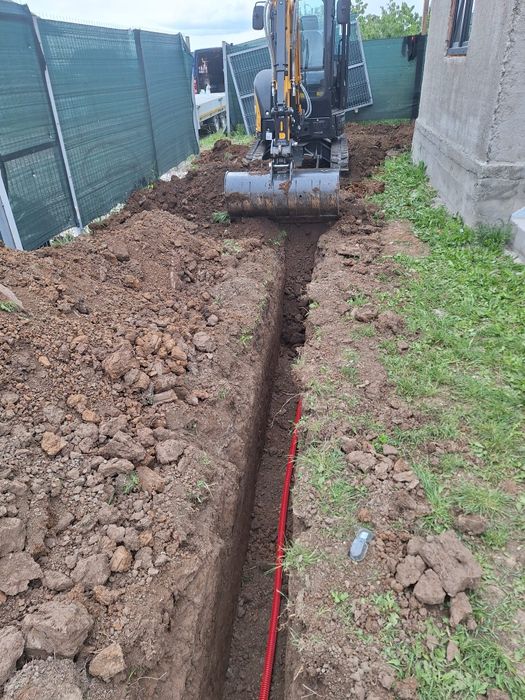 Execut excavații cu miniexcavatorul și transport basculabil